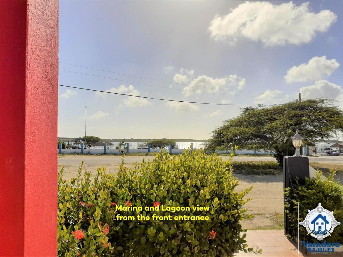 Varadero Marina Airport Guests Rooms Oranjestad Bagian luar foto