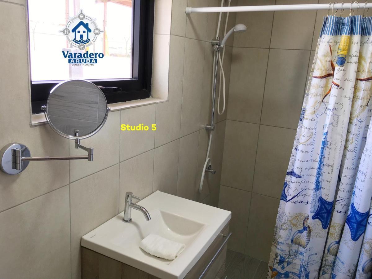 Varadero Marina Airport Guests Rooms Oranjestad Bagian luar foto